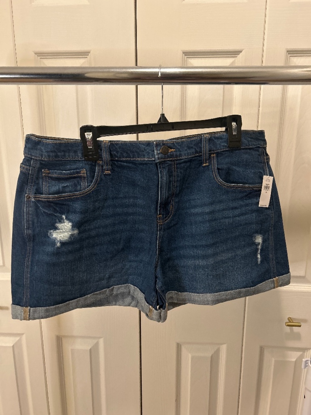 Old Navy Midrise Boyfriend Distressed Denim Shorts Size 16